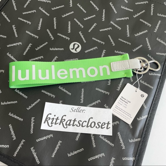 🆕 NWT lululemon never lost keychain - scream green light/vapor